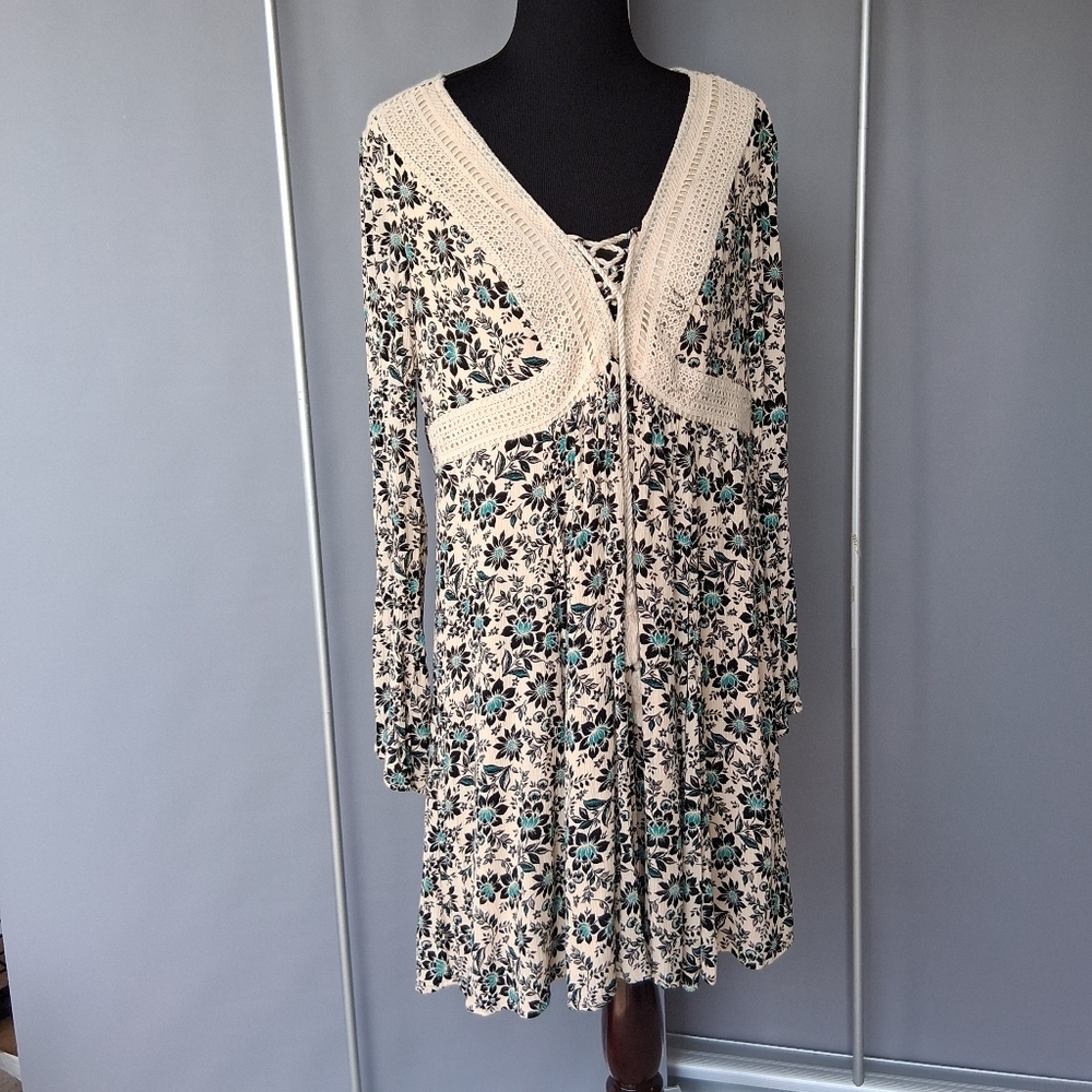 Floral Cream and Black Dress Size 00/10